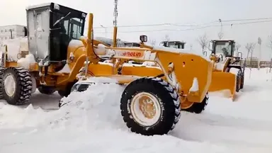 Motoniveladora PY180H para remoción de nieve